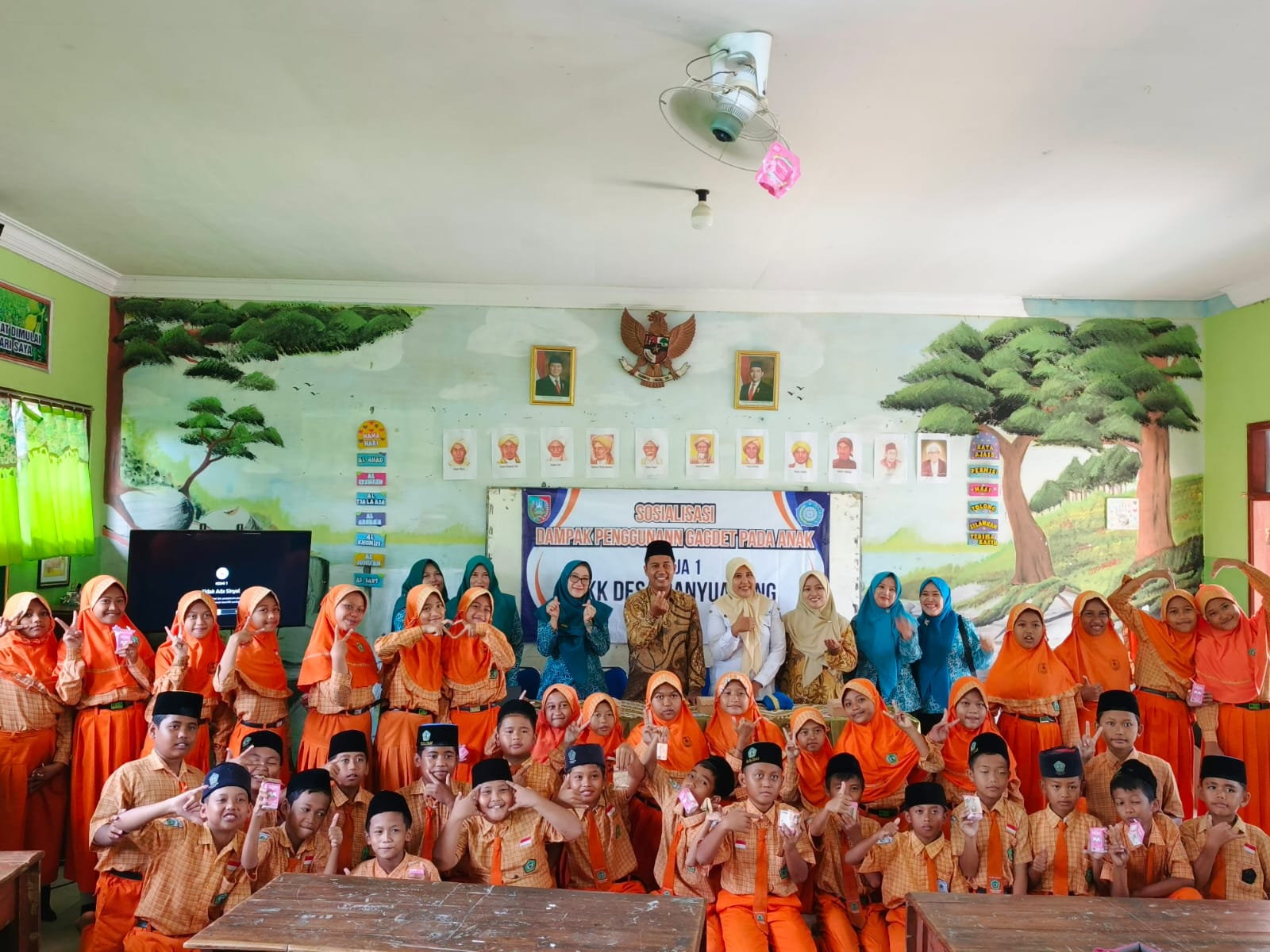 Sosialisasi Dampak Penggunaan Gadget pada Anak oleh Pemerintah Desa Banyuarang dan MIS Al Falah Kuncung